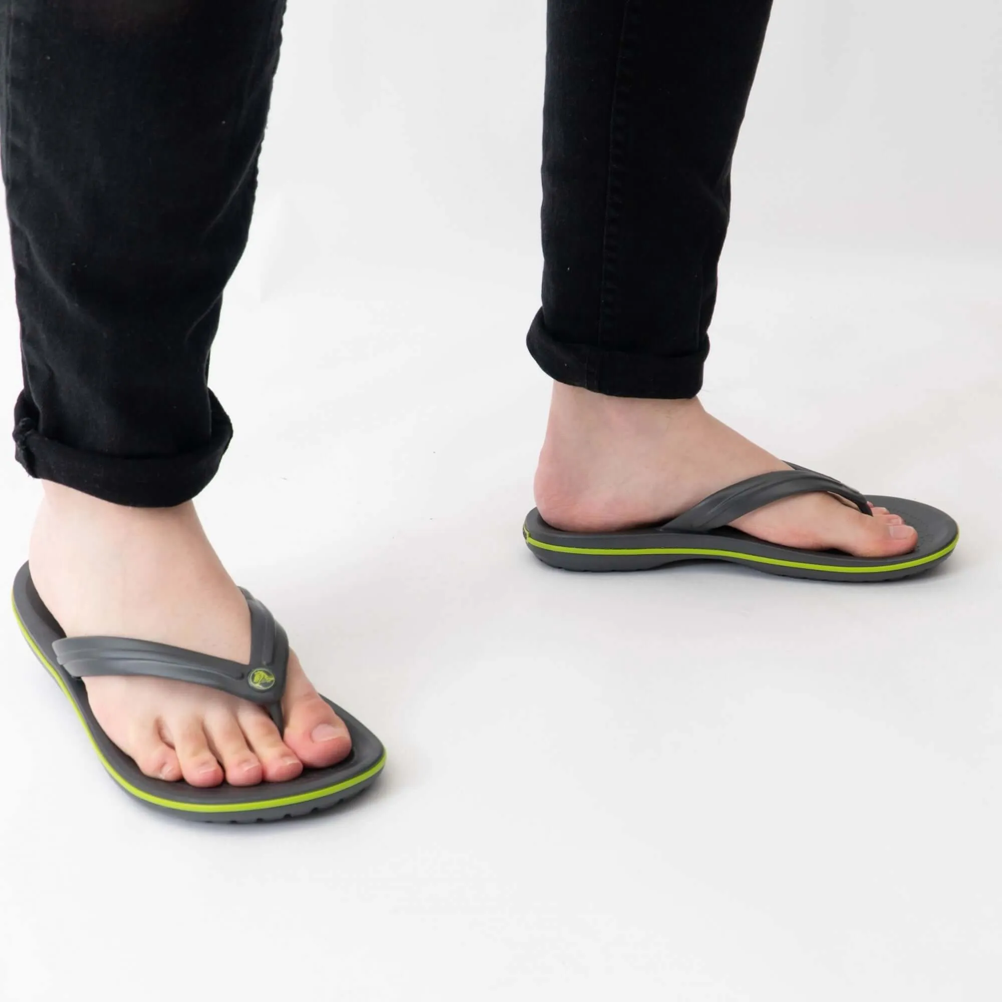 11033-0A1 CROCBAND FLIP Mens Sandals Graphite/Volt Green