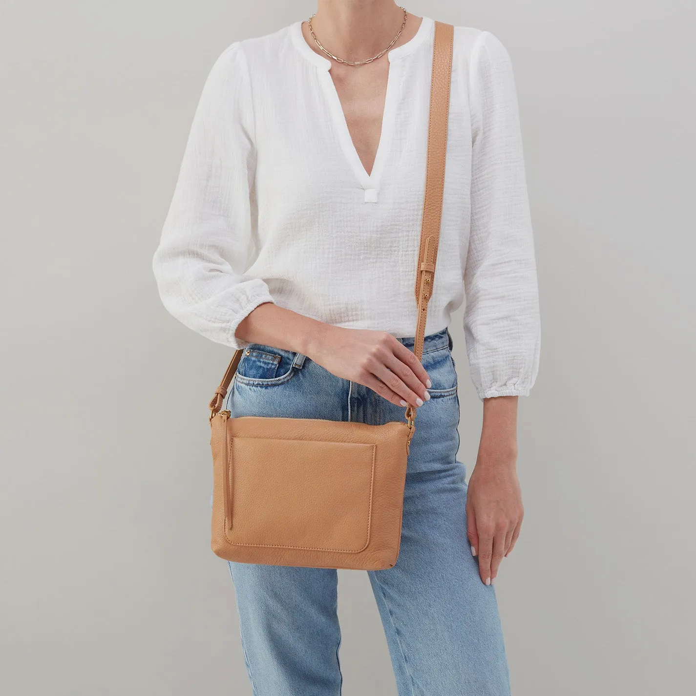Tripp Medium Crossbody in Pebbled Leather - Sandstorm