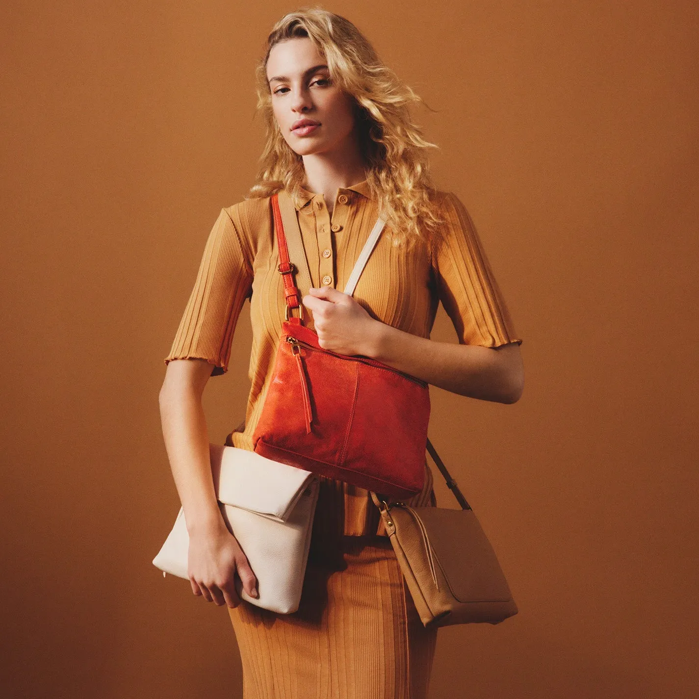Tripp Medium Crossbody in Pebbled Leather - Sandstorm