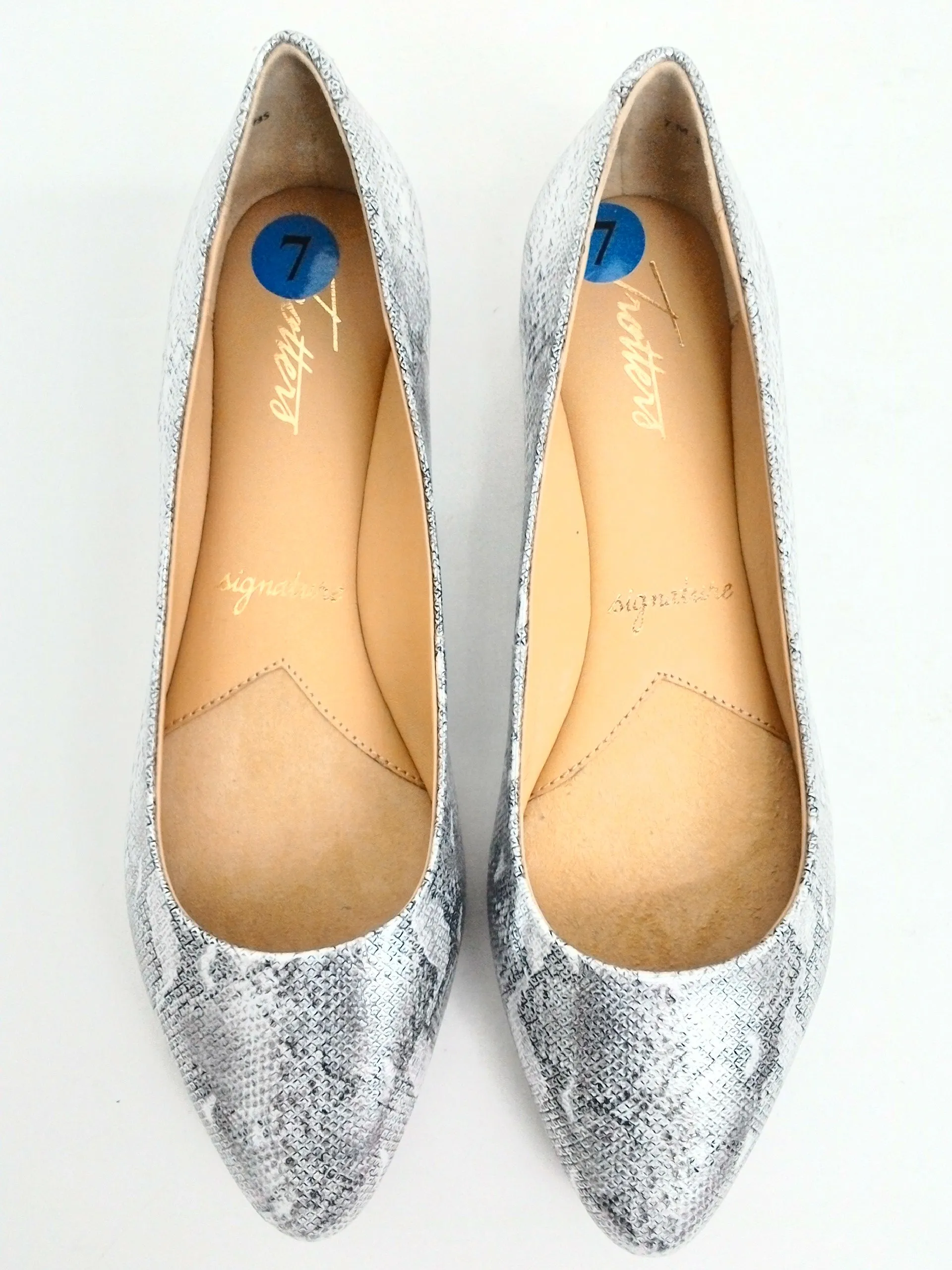 Trotters Women's Silver Leather Flats Size 7 M