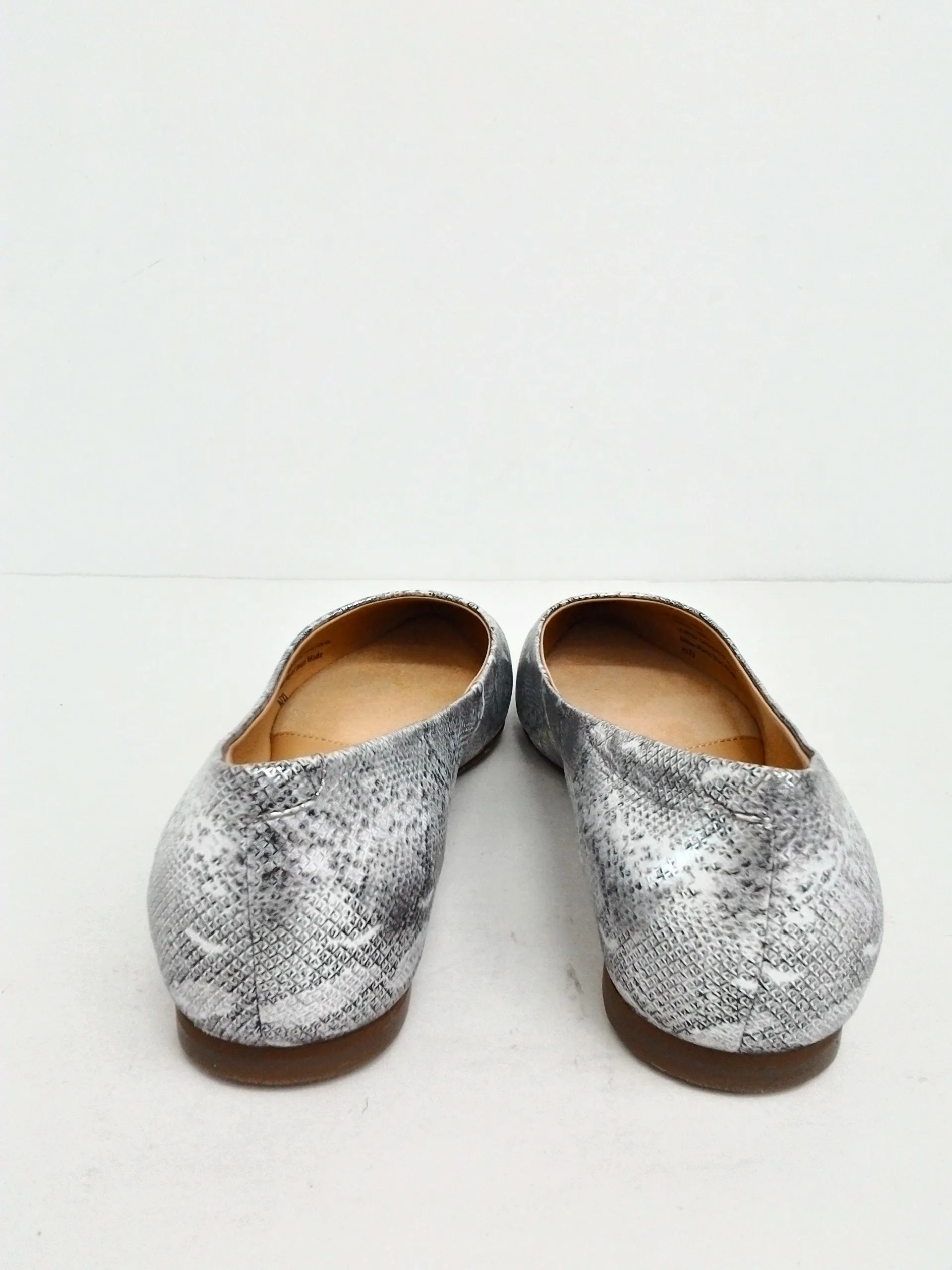 Trotters Women's Silver Leather Flats Size 7 M