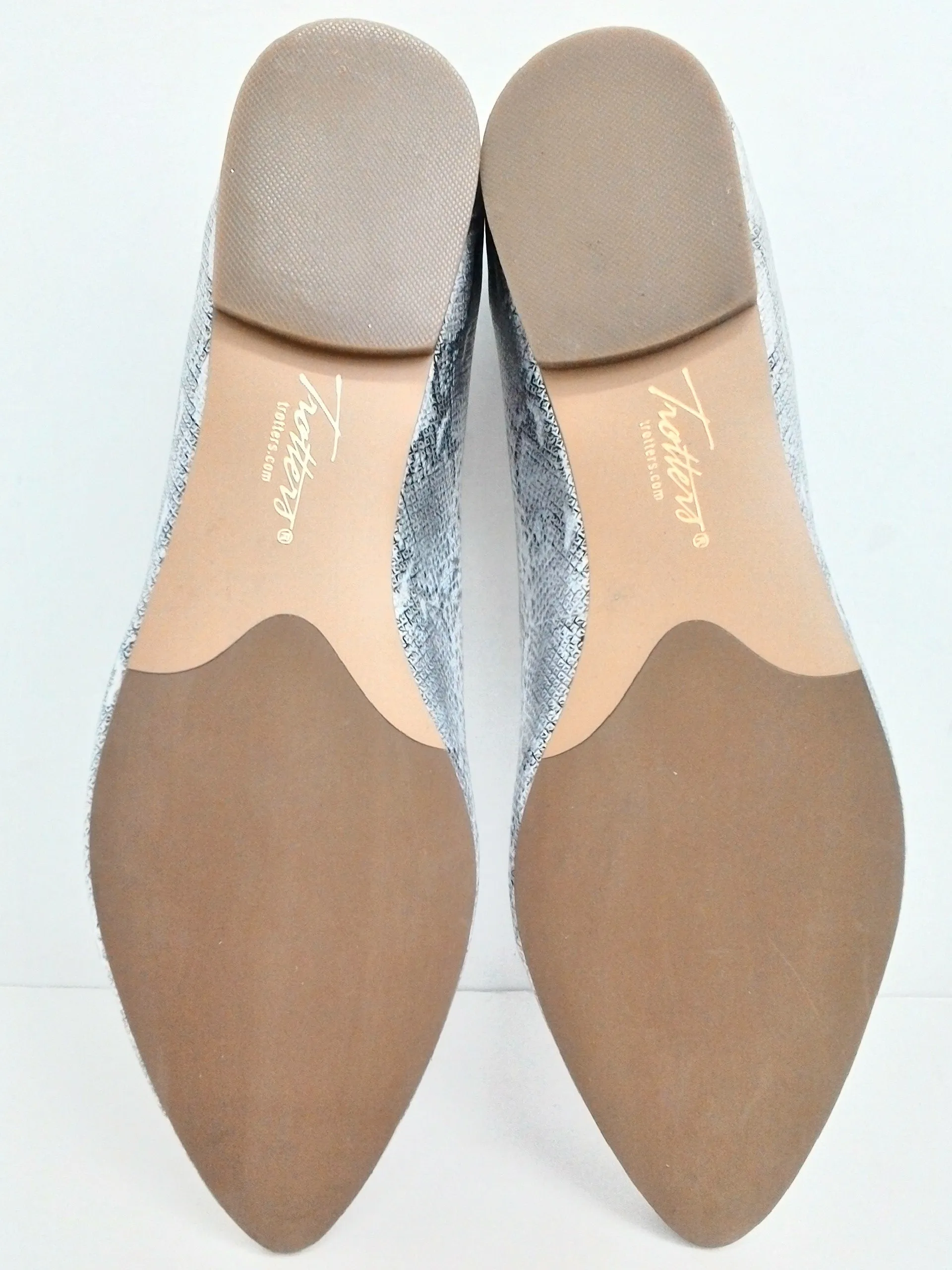 Trotters Women's Silver Leather Flats Size 7 M