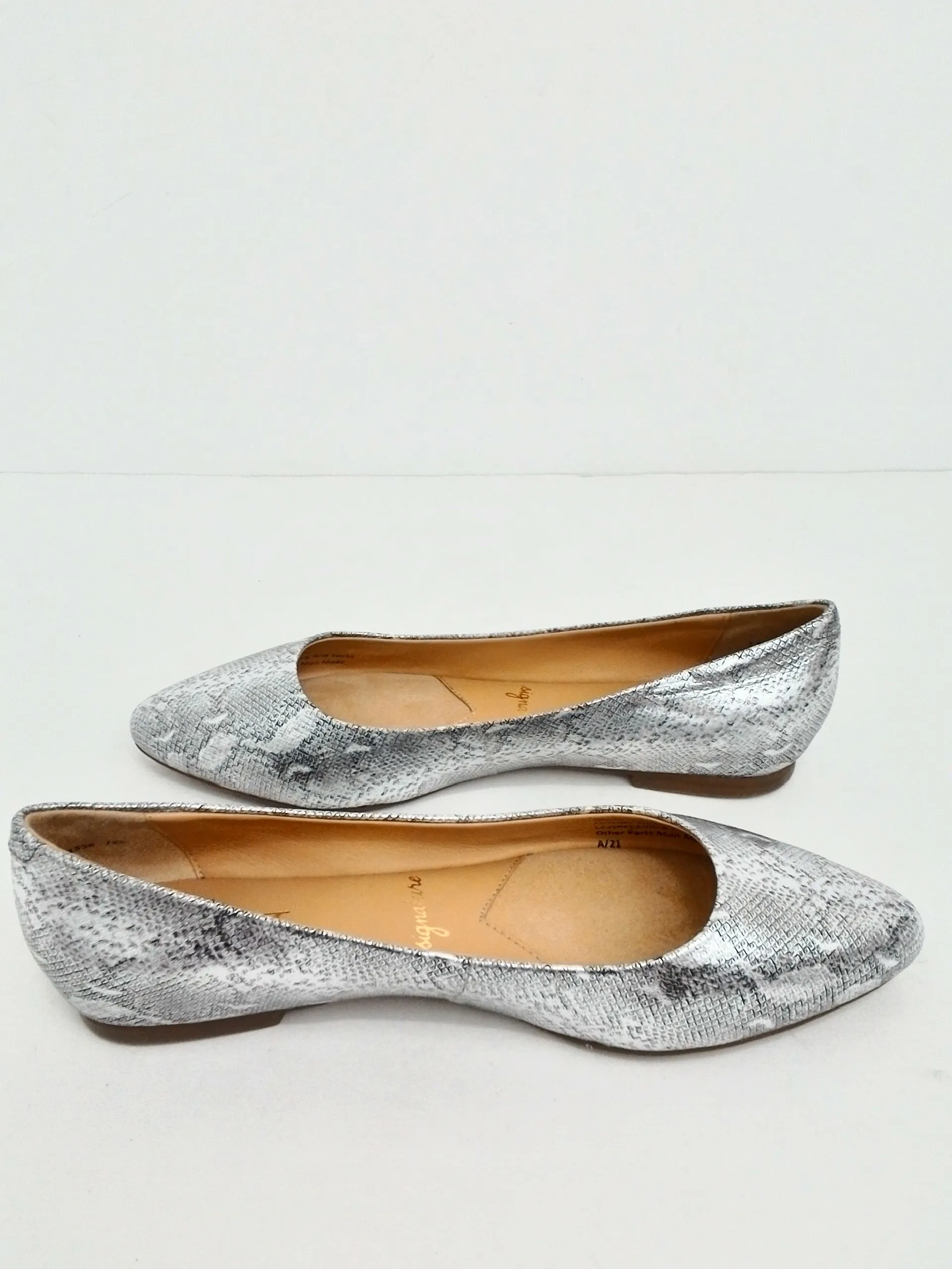 Trotters Women's Silver Leather Flats Size 7 M